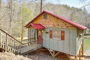 Secluded Family Retreat in Dahlonega w/ Hot Tub!