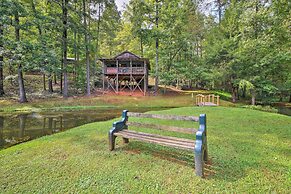 Secluded Family Retreat in Dahlonega w/ Hot Tub!