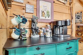 Secluded Family Retreat in Dahlonega w/ Hot Tub!