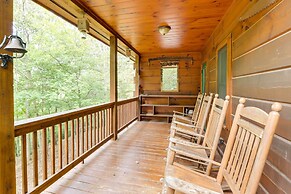 On Fightingtown Creek: Forested Mccaysville Cabin!