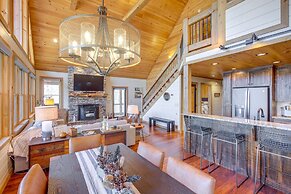 Luxury Mineral Bluff Cabin With Deck & Hot Tub!