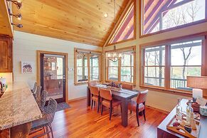 Luxury Mineral Bluff Cabin With Deck & Hot Tub!
