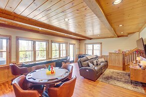 Luxury Mineral Bluff Cabin With Deck & Hot Tub!