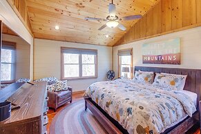 Luxury Mineral Bluff Cabin With Deck & Hot Tub!