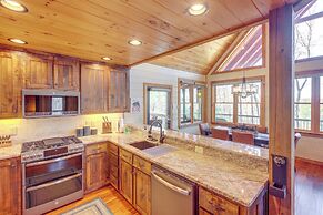 Luxury Mineral Bluff Cabin With Deck & Hot Tub!