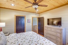 Luxury Mineral Bluff Cabin With Deck & Hot Tub!