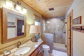 Luxury Mineral Bluff Cabin With Deck & Hot Tub!