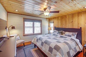 Luxury Mineral Bluff Cabin With Deck & Hot Tub!
