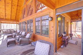 Luxury Mineral Bluff Cabin With Deck & Hot Tub!