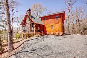 Luxury Mineral Bluff Cabin With Deck & Hot Tub!