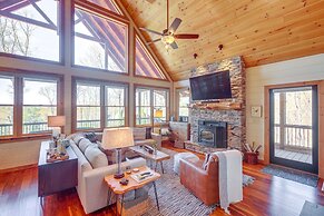 Luxury Mineral Bluff Cabin With Deck & Hot Tub!
