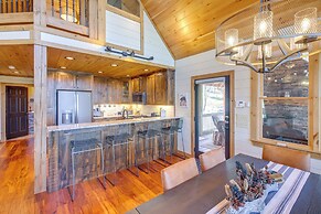 Luxury Mineral Bluff Cabin With Deck & Hot Tub!