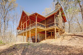 Luxury Mineral Bluff Cabin With Deck & Hot Tub!