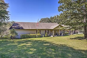 Fish, Kayak & More: Lakefront Georgia Home