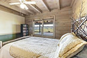 Cozy Cherry Log Cabin w/ Hot Tub & Mountain Views!