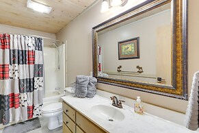 Cozy Cherry Log Cabin w/ Hot Tub & Mountain Views!