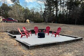 Stylish Fort Payne Retreat: Hike & Rock Climb