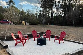 Stylish Fort Payne Retreat: Hike & Rock Climb