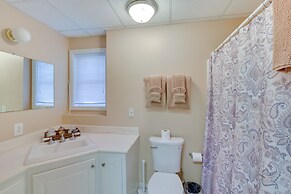 Blairsville Mansion w/ Hot Tub, Casino + Games!