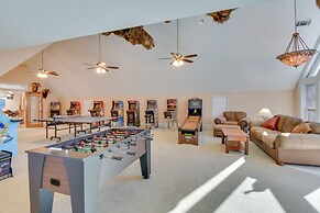 Blairsville Mansion w/ Hot Tub, Casino + Games!