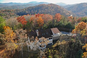 Blairsville Mansion w/ Hot Tub, Casino + Games!
