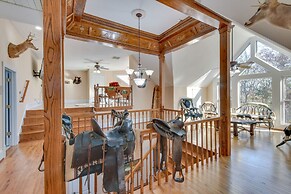 Blairsville Mansion w/ Hot Tub, Casino + Games!