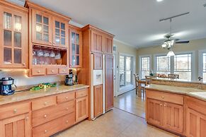 Blairsville Mansion w/ Hot Tub, Casino + Games!