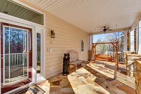 Blairsville Mansion w/ Hot Tub, Casino + Games!