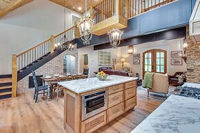 Luxurious Clarkesville Cabin w/ Decks & Fire Pit