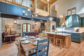 Luxurious Clarkesville Cabin w/ Decks & Fire Pit
