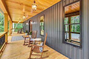 Luxurious Clarkesville Cabin w/ Decks & Fire Pit