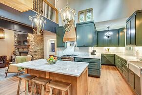 Luxurious Clarkesville Cabin w/ Decks & Fire Pit