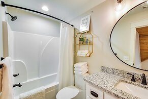 Luxurious Clarkesville Cabin w/ Decks & Fire Pit