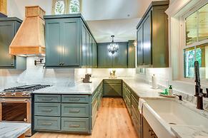 Luxurious Clarkesville Cabin w/ Decks & Fire Pit