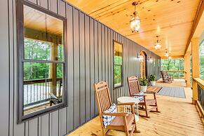 Luxurious Clarkesville Cabin w/ Decks & Fire Pit