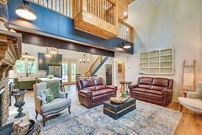 Luxurious Clarkesville Cabin w/ Decks & Fire Pit