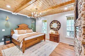 Luxurious Clarkesville Cabin w/ Decks & Fire Pit