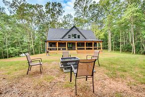 Luxurious Clarkesville Cabin w/ Decks & Fire Pit