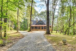 Luxurious Clarkesville Cabin w/ Decks & Fire Pit
