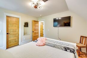 Luxurious Clarkesville Cabin w/ Decks & Fire Pit