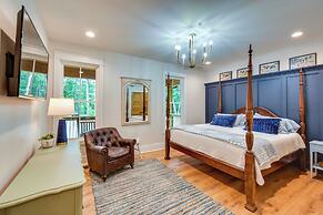 Luxurious Clarkesville Cabin w/ Decks & Fire Pit