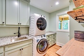 Luxurious Clarkesville Cabin w/ Decks & Fire Pit