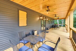 Luxurious Clarkesville Cabin w/ Decks & Fire Pit