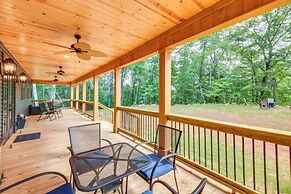 Luxurious Clarkesville Cabin w/ Decks & Fire Pit