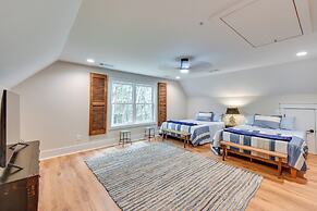 Luxurious Clarkesville Cabin w/ Decks & Fire Pit