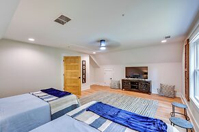 Luxurious Clarkesville Cabin w/ Decks & Fire Pit