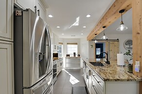 Spacious Winder Getaway w/ Hot Tub + Game Room!