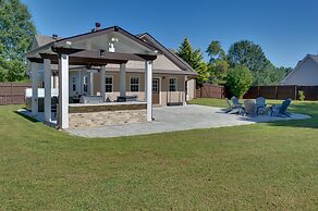 Spacious Winder Getaway w/ Hot Tub + Game Room!