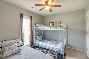 Horn Lake Home w/ Yard: 8 Mi to Graceland!