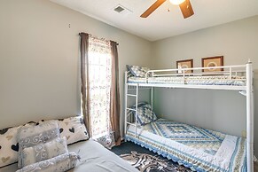 Horn Lake Home w/ Yard: 8 Mi to Graceland!